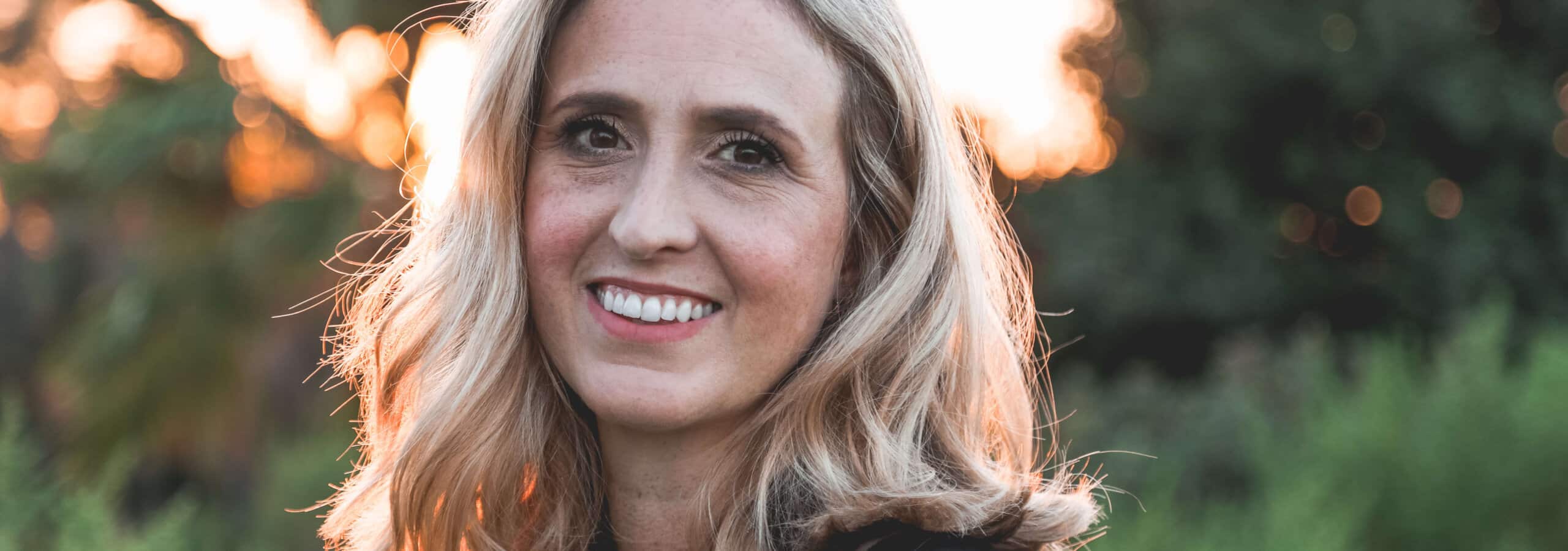 Chipped or cracked tooth? We use the best veneers in Scottsdale to fix tooth defects and give you a healthy smile. Visit Dentistry of Old Town Scottsdale now!